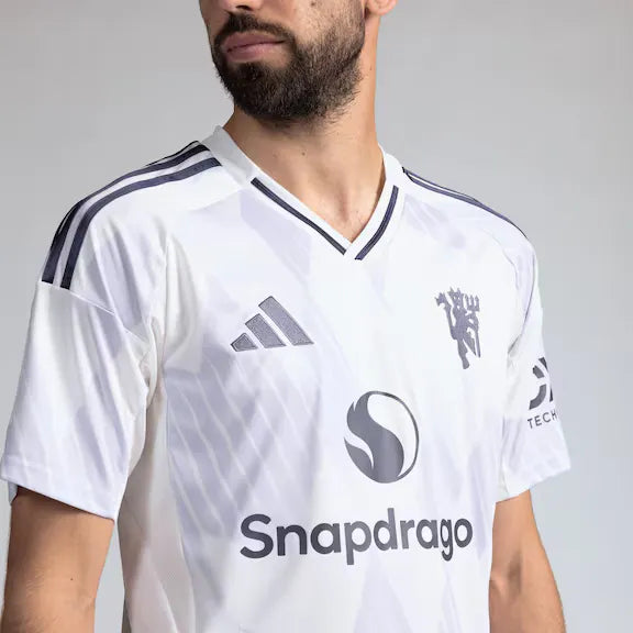 Manchester United away 2025-26 with shorts